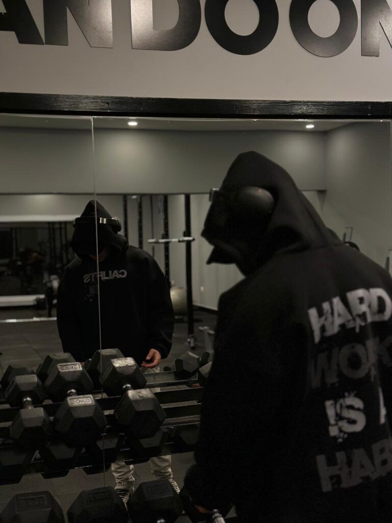 HOODIE 01